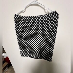 KASPER A LINE SKIRT. SIZE 8 PETITE BLACK AND WHILE POKLA DOTS. NWT